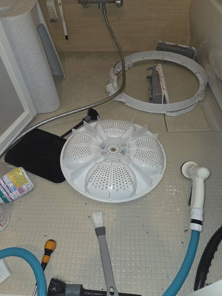 洗浄後の真っ白になった回転羽根